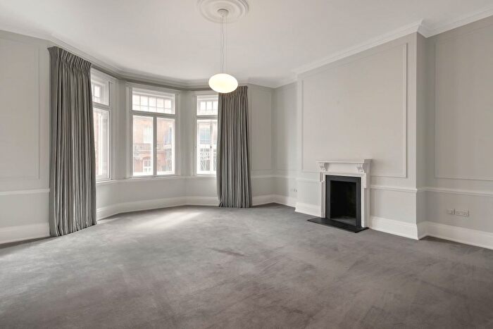 1 Bedroom Flat For Sale In Pont Street, London, SW1X