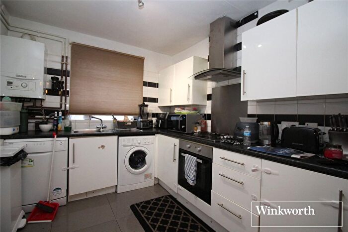 3 Bedroom End Of Terrace House For Sale In Gateshead Road, Borehamwood, Hertfordshire, WD6