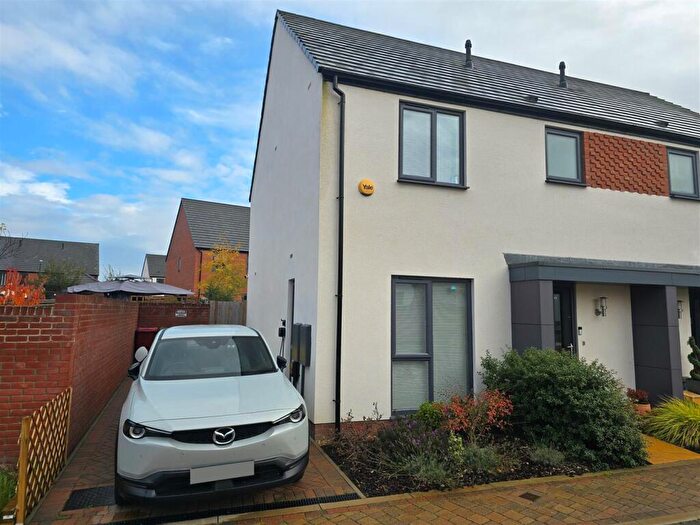 3 Bedroom Semi Detached House For Sale In Hornbeam Lane, Chesterfield, S42