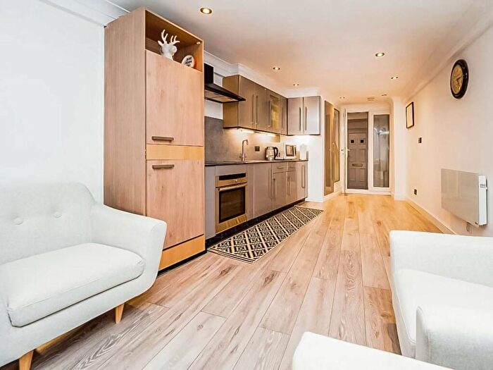 2 Bedroom House To Rent In New Barn Street, Plaistow, London, E13