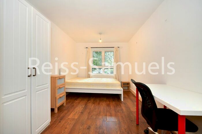 3 Bedroom Flat To Rent In St Davids Square, Isle Of Dogs, Docklands, London, E14