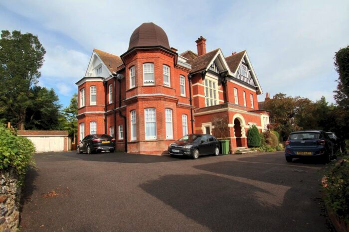 3 Bedroom Flat To Rent In Denton Road, Eastbourne, BN20