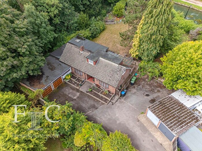 4 Bedroom Detached House For Sale In Turkey Street, Bulls Cross, Greater London, EN1