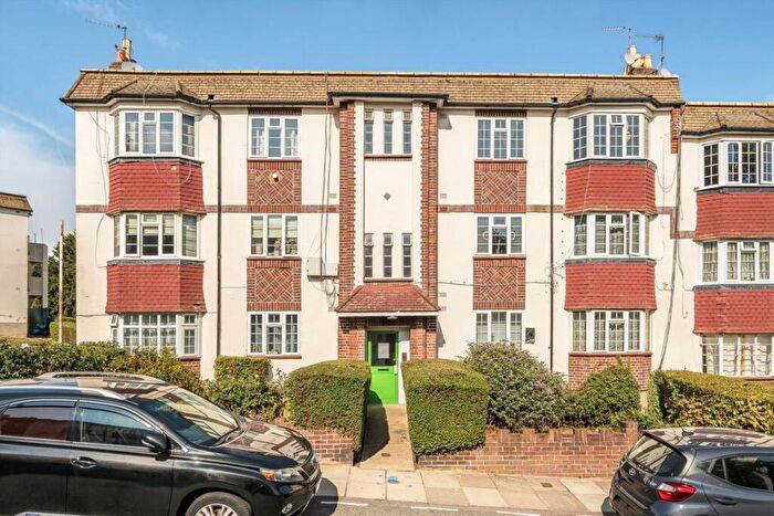 2 Bedroom Flat For Sale In Amblecote Road, Lee, SE12