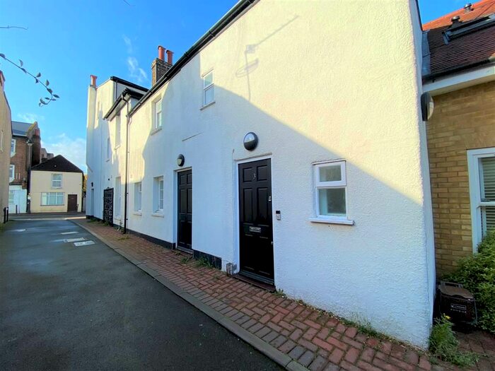 1 Bedroom Flat To Rent In West Street, Carshalton SM5