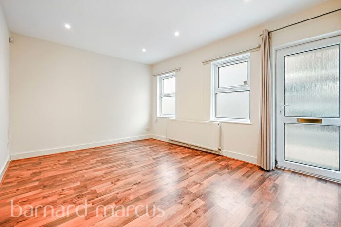 1 Bedroom Flat To Rent In Landor Road, London, SW9