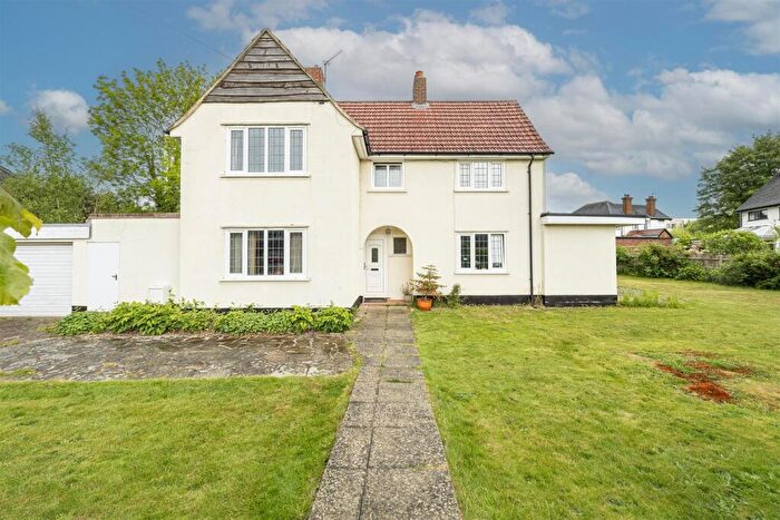 3 Bedroom House For Sale In Marshals Drive, St. Albans, AL1