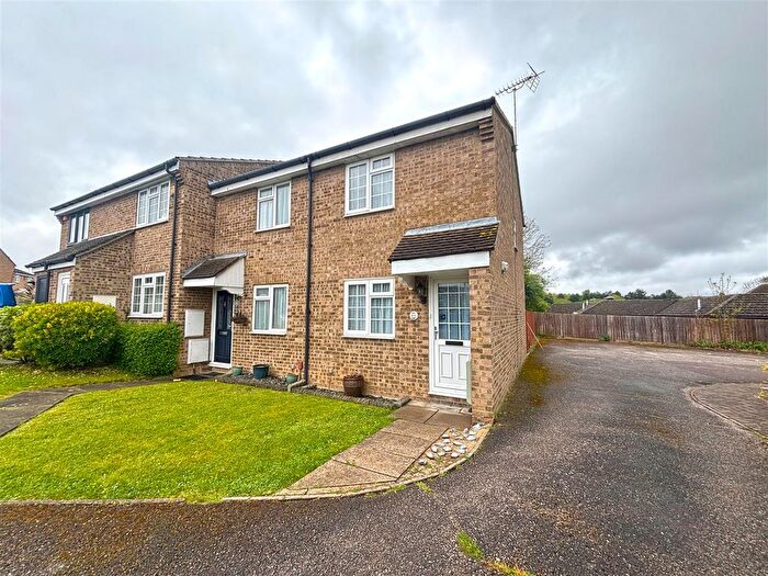 2 Bedroom End Terrace House To Rent In Hanway, Gillingham, ME8