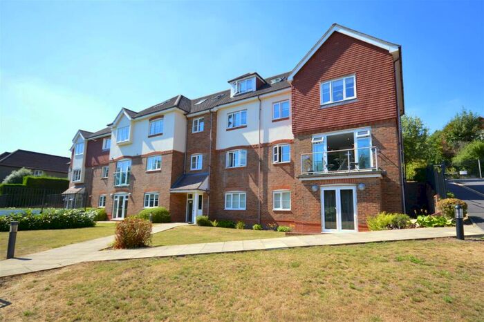 3 Bedroom Flat To Rent In St. Monicas Road, Kingswood, Tadworth, KT20