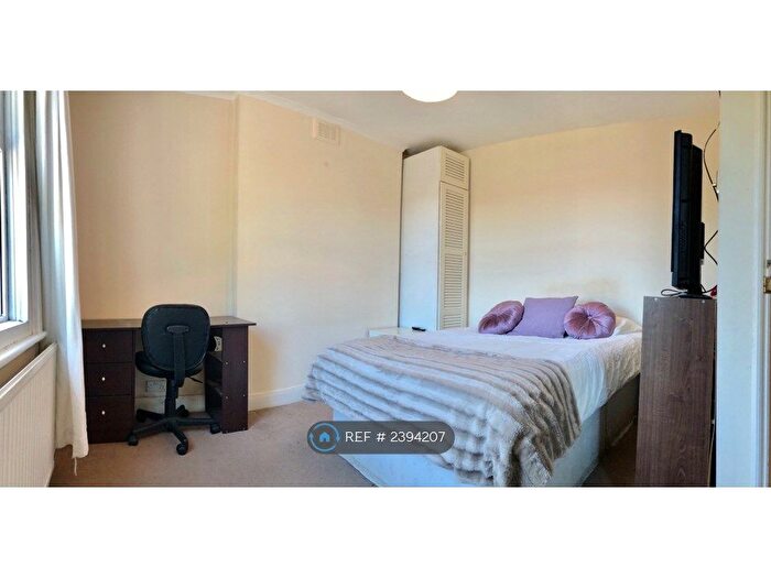 2 Bedroom Flat To Rent In Fordwych Road, London, NW2