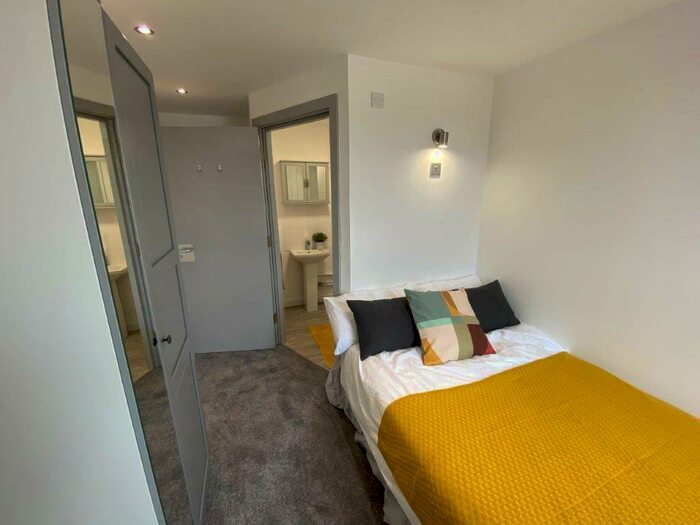5 Bedroom Apartment To Rent In Mooregate House, Middle Street, NG9