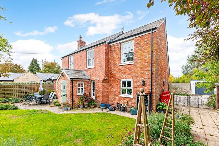 3 Bedroom Detached House For Sale In The College, Marsh Gibbon, Bicester, Oxfordshire, OX27
