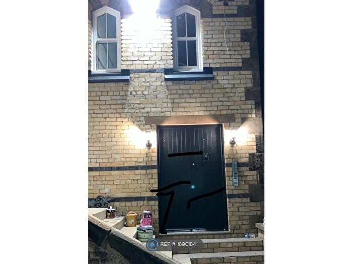 1 Bedroom Flat To Rent In Park Road South, Prenton, CH43
