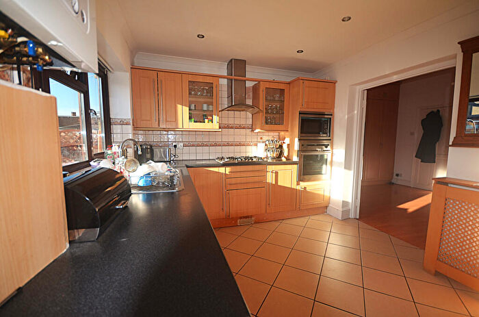 5 Bedroom Terraced House To Rent In Castleton Road, IG3