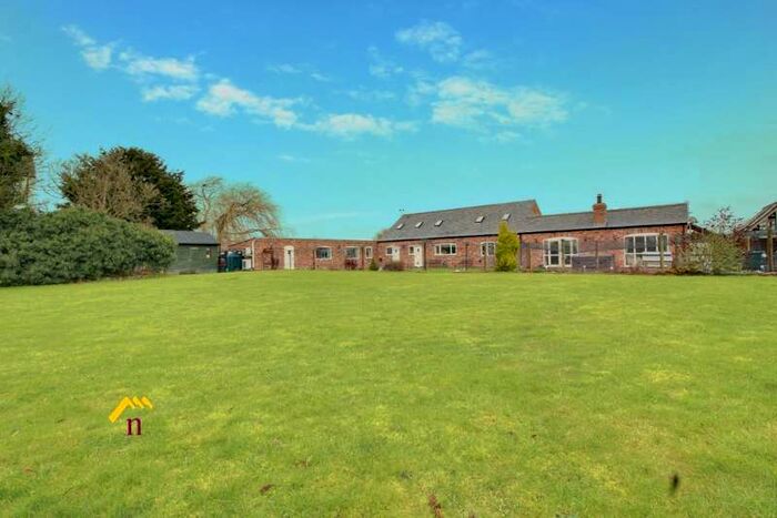 7 Bedroom Barn Conversion Character Property For Sale In High Levels Bank, Thorne, Doncaster, DN8