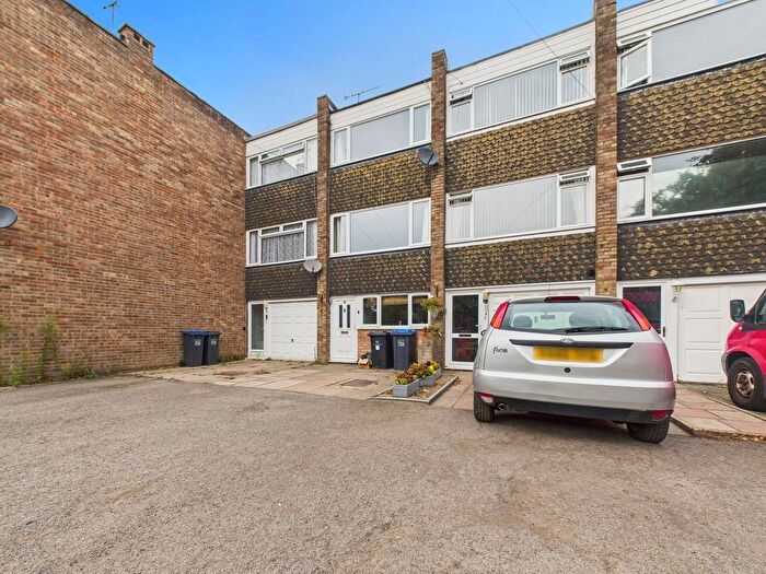3 Bedroom Town House For Sale In Grinstead Avenue, BN15