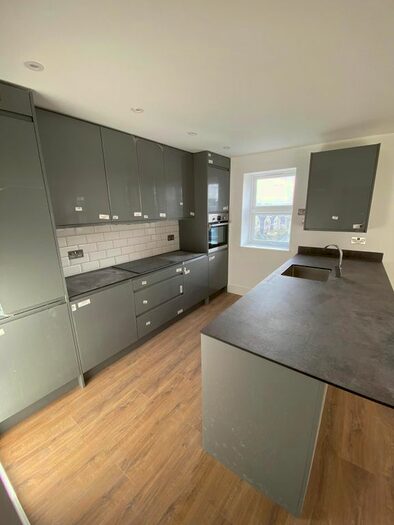 1 Bedroom Flat To Rent In Queens Parade, Friern Barnet Road, London N11