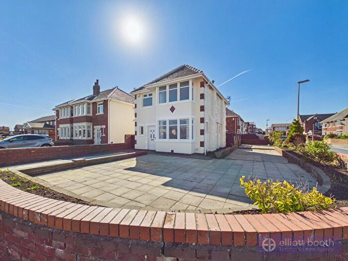 3 Bedroom Detached House For Sale In Bosworth Place, Blackpool, FY4