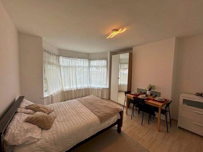 Studio To Rent In Paddock Road, London, NW2