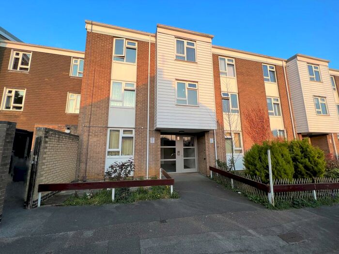 2 Bedroom Flat To Rent In Pennywell Drive, Oxford, OX2