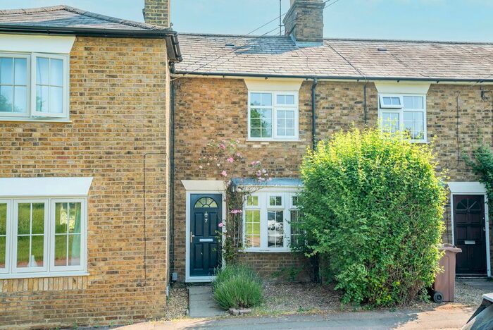 2 Bedroom Cottage To Rent In St Johns Road, Harpenden, Herts, AL5