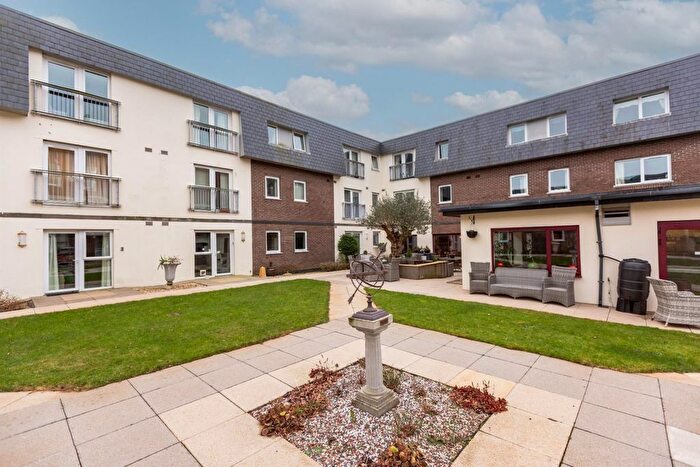 2 Bedroom Flat For Sale In Clyne Common, Swansea, SA3
