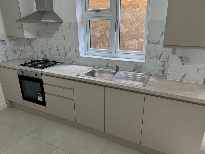 3 Bedroom Terraced House To Rent In Livingstone Road, London, E17