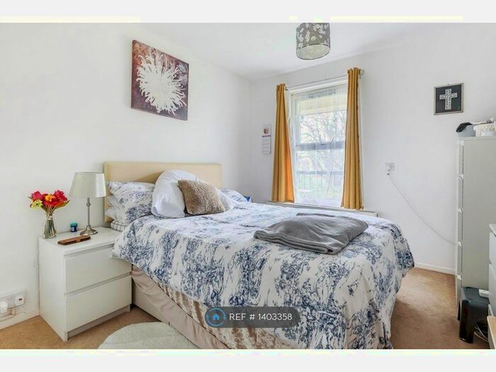 2 Bedroom Maisonette To Rent In Hope Close, London, SE12