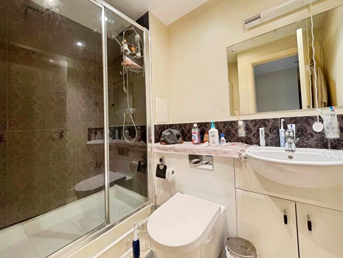 2 Bedroom Apartment To Rent In Hanover Avenue, London, E16
