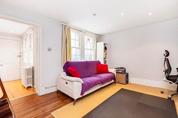 1 Bedroom Flat To Rent In Rawstorne Street, London, EC1V