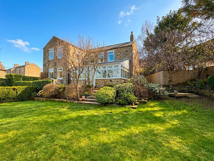 4 Bedroom Detached House For Sale In Causeway Side, Linthwaite, HD7