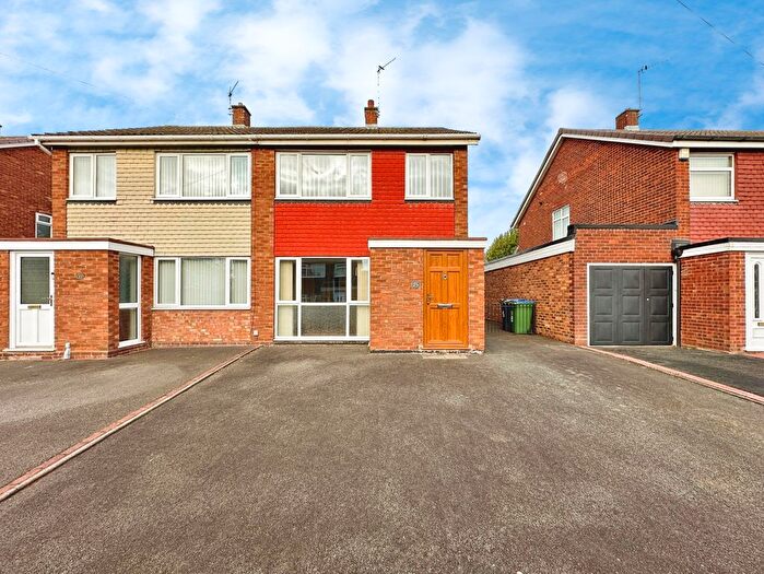 3 Bedroom Semi-Detached House For Sale In Wakes Road, Wednesbury, Wednesbury, WS10