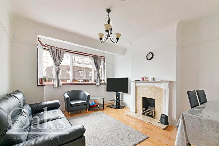 3 Bedroom Maisonette For Sale In Baron Grove, Mitcham, CR4