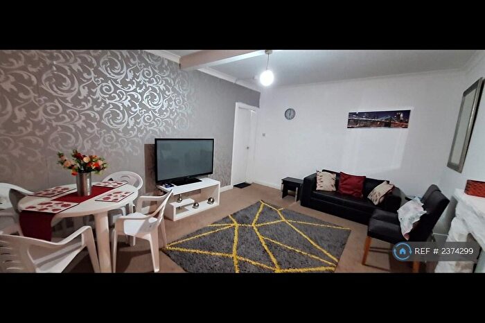 2 Bedroom Flat To Rent In Western Road, Kilmarnock, KA3