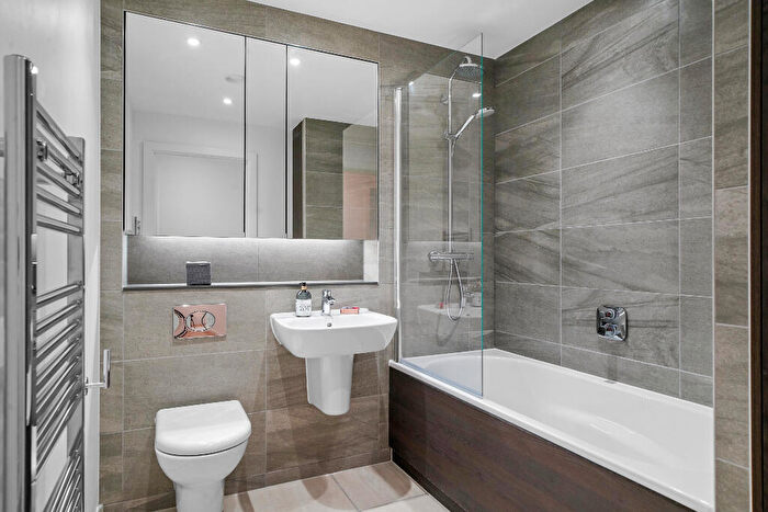 2 Bedroom Apartment To Rent In Chalk, M5