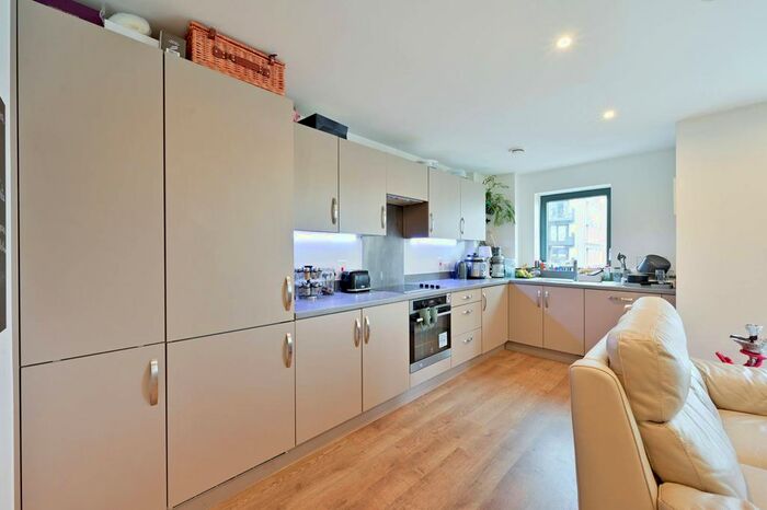 1 Bedroom Flat To Rent In Osiers Road, Wandsworth Town, London, SW18