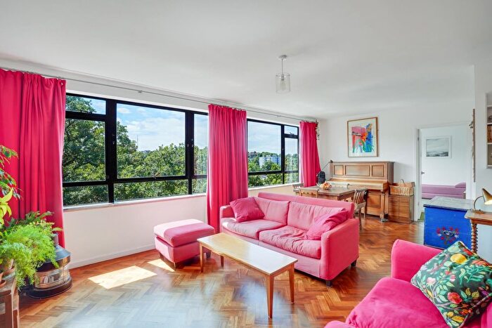 2 Bedroom Flat For Sale In Farquhar Road, Crystal Palace, London, SE19