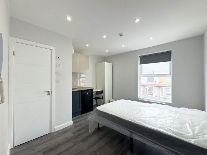 Studio To Rent In Mead Road, Edgware, HA8