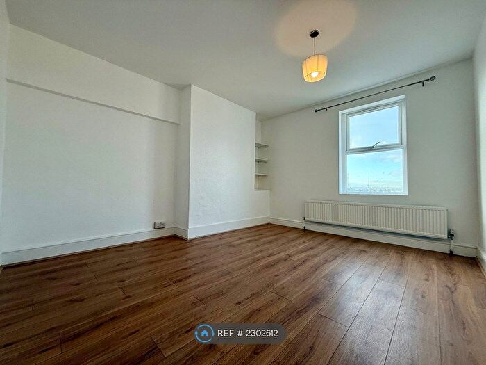 3 Bedroom Flat To Rent In London Road, Croydon, CR0