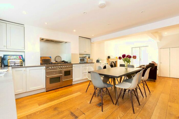 4 Bedroom Terraced House To Rent In Bromfield Street, Angel, Islington, London, N1