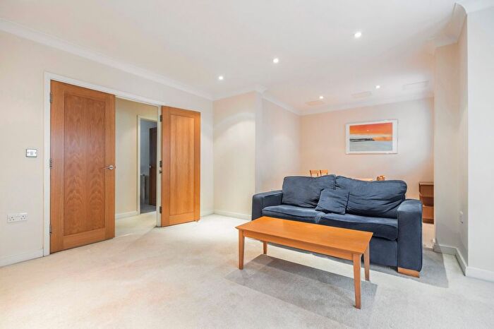 2 Bedroom Flat To Rent In Canal Boulevard, Camden, NW1