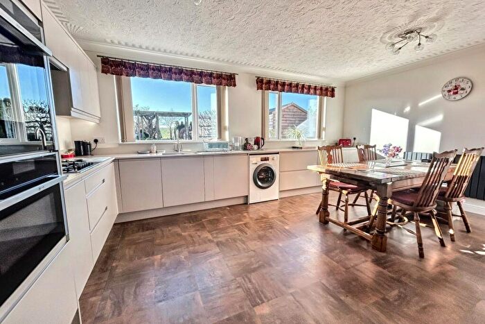 4 Bedroom Detached House For Sale In Sturminster Marshall, BH21