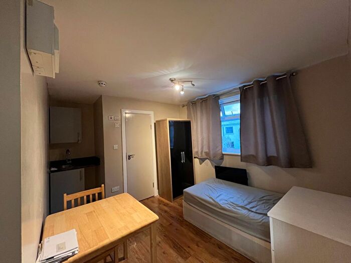 Studio To Rent In Cazenove Road, London, N16
