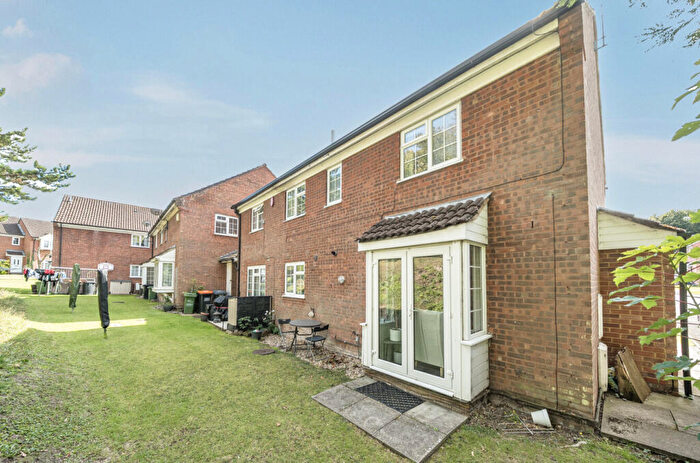 2 Bedroom End Of Terrace House For Sale In Bowmans Way, Dunstable, Bedfordshire, LU6
