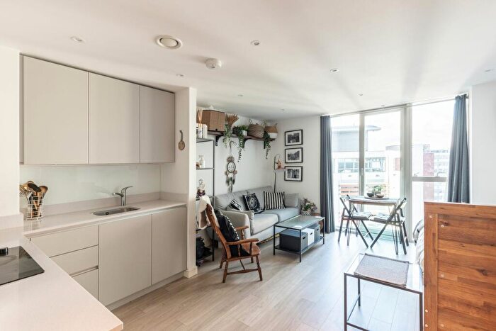 Flat To Rent In Saffron Central Square, Pinnacle Apartments, CR0