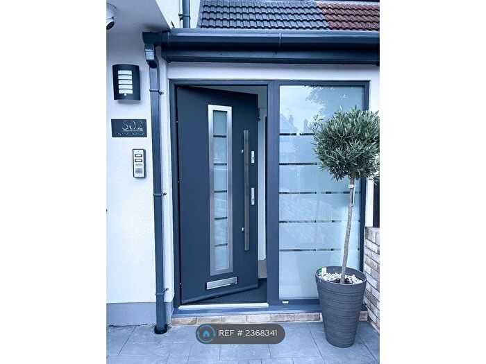 3 Bedroom Flat To Rent In Whitton Avenue West, Greenford, UB6