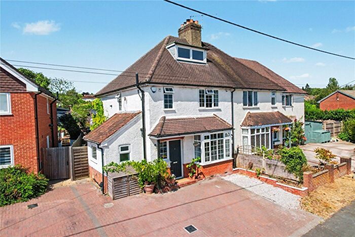 3 Bedroom Semi Detached House For Sale In Elm Road, Farnham, Surrey, GU9