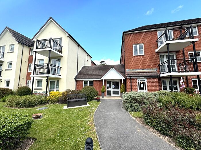 1 Bedroom Flat For Sale In Havant Road, Cosham, Portsmouth, PO6