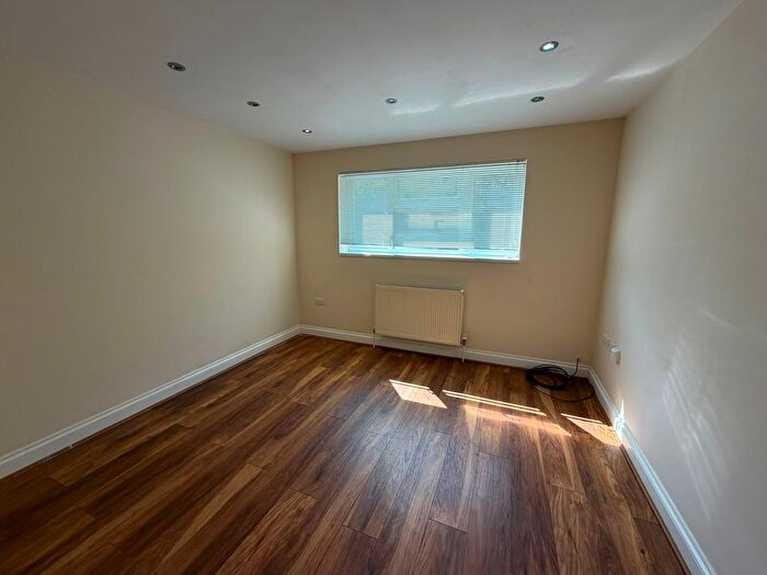 1 Bedroom Flat To Rent In Wellesley Avenue, Iver, Buckinghamshire, SL0