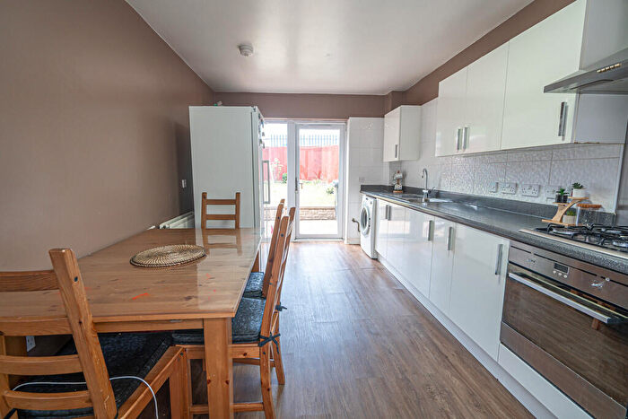 3 Bedroom Semi-Detached House For Sale In Invention Avenue, Handsworth, Birmingham, B21 - Photo 5